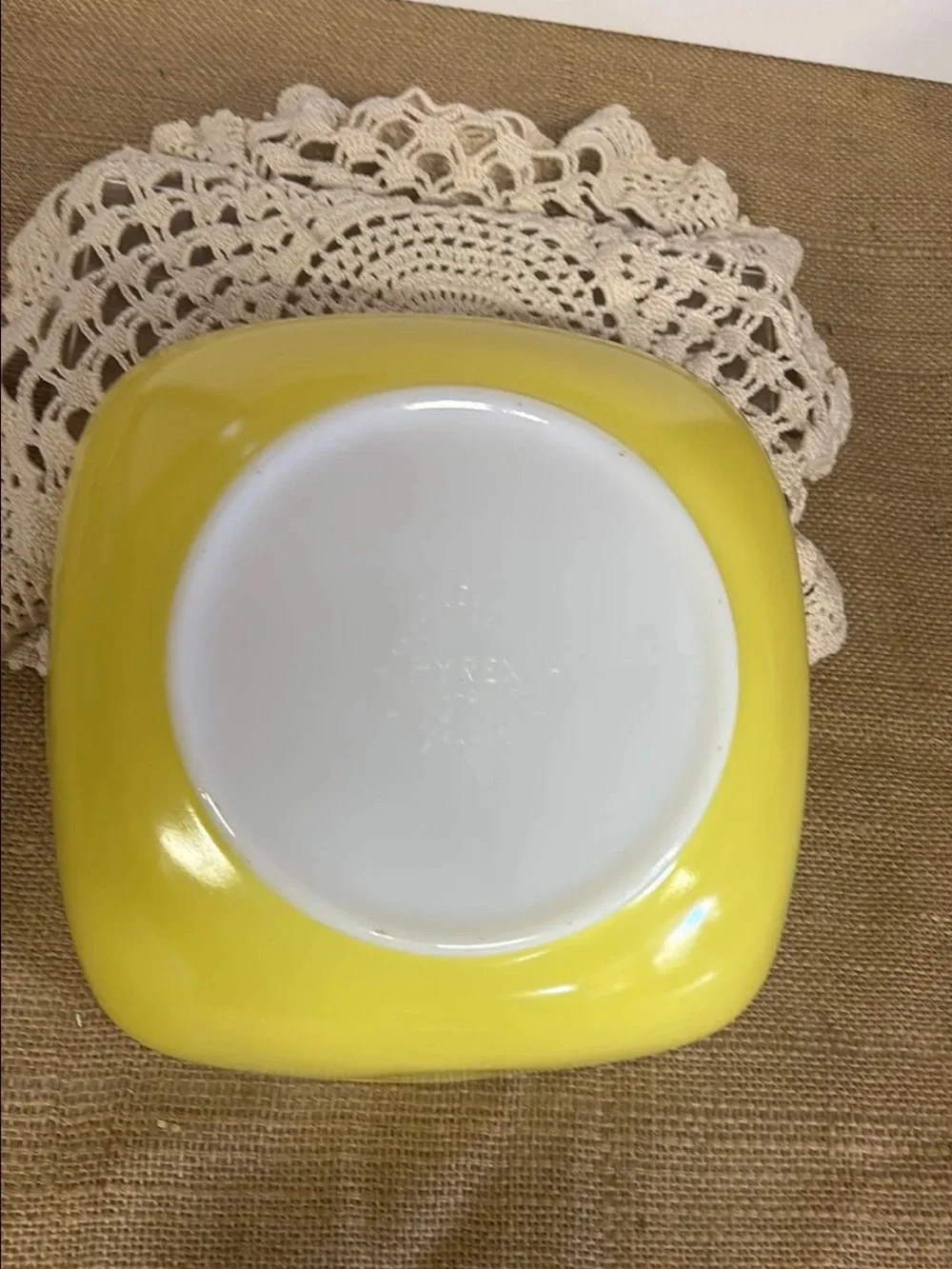 PYREX #525B 25 Vintage Hostess Square Bowl Serving Dish in Yellow 2.5 QT USA